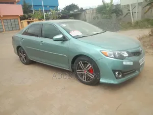 Toyota Camry SE 4dr Sedan (2.5L 4cyl 6A) 2014 Green