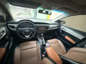 Toyota Corolla LE 4dr Sedan (1.8L 4cyl CVT) 2016 White