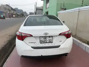 Toyota Corolla LE 4dr Sedan (1.8L 4cyl CVT) 2016 White
