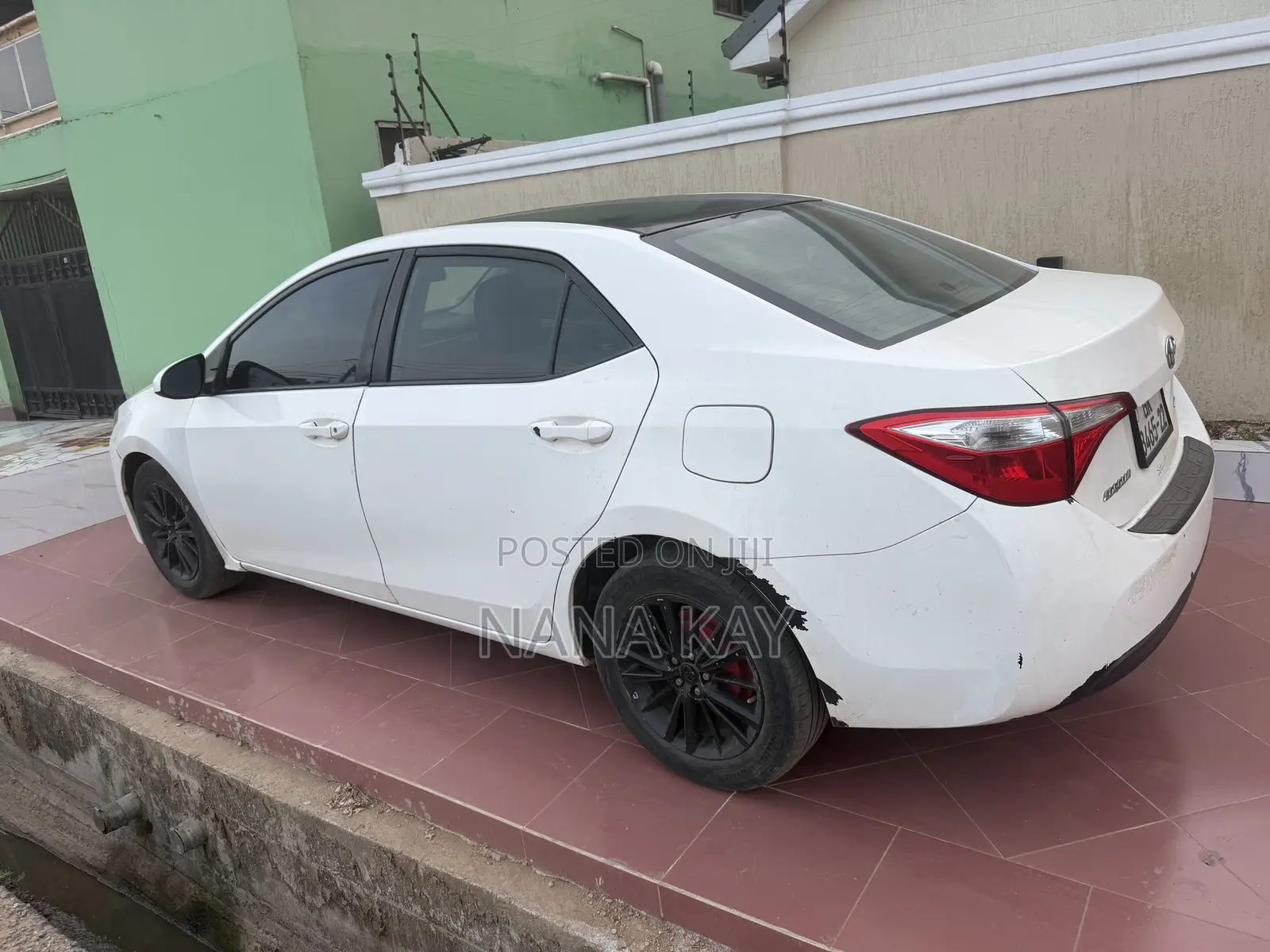 Toyota Corolla LE 4dr Sedan (1.8L 4cyl CVT) 2016 White