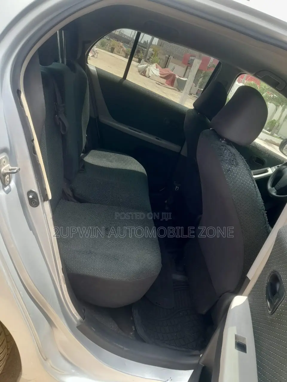 Toyota Vitz 2010 Silver