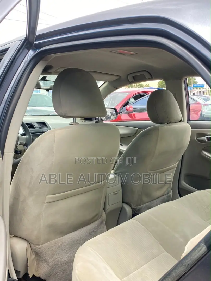Toyota Corolla LE 4dr Sedan (1.8L 4cyl 4A) 2010 Gray