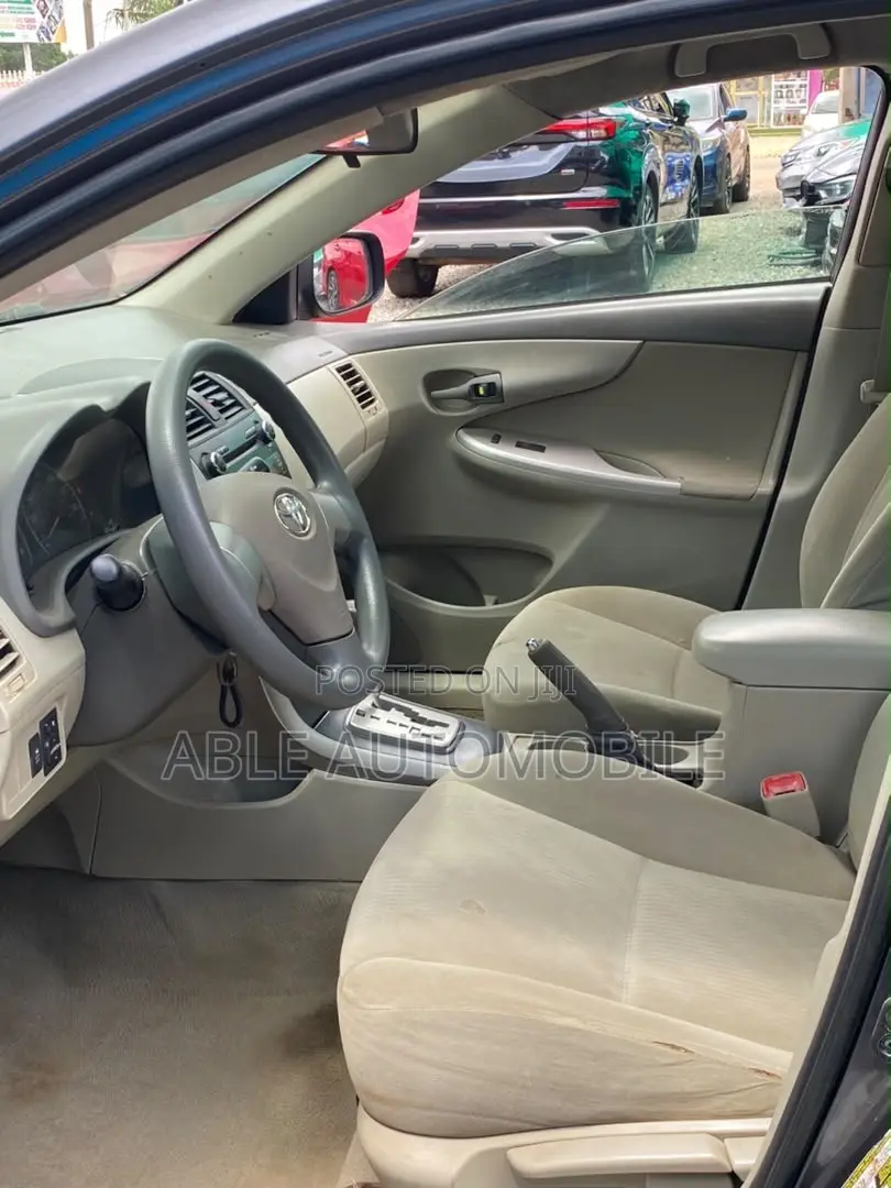 Toyota Corolla LE 4dr Sedan (1.8L 4cyl 4A) 2010 Gray
