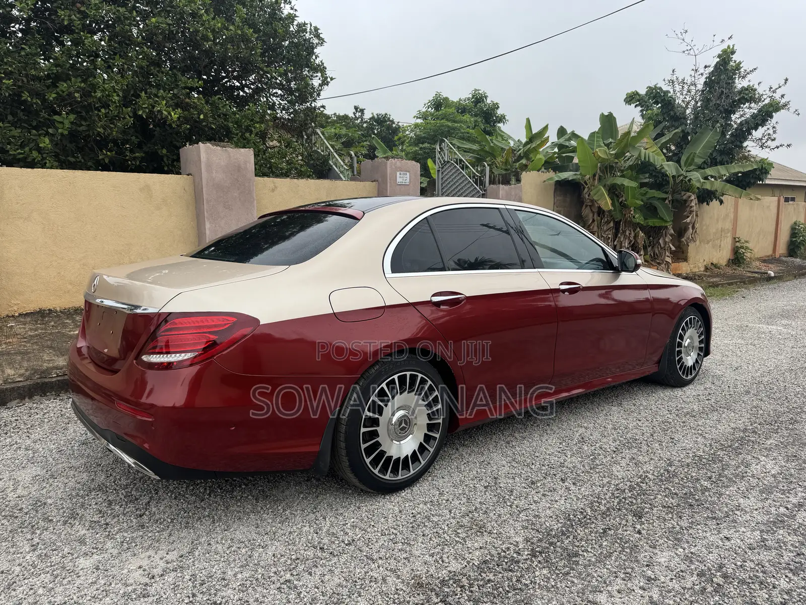 Mercedes-Benz E300 2019 Red