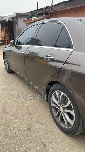 Mercedes-Benz E350 Base 4Matic Sedan AWD (3.5L 6cyl 7A) 2014