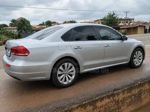Volkswagen Passat 2021 Silver