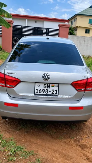 Volkswagen Passat 2021 Silver