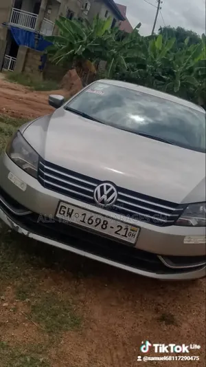 Volkswagen Passat 2021 Silver