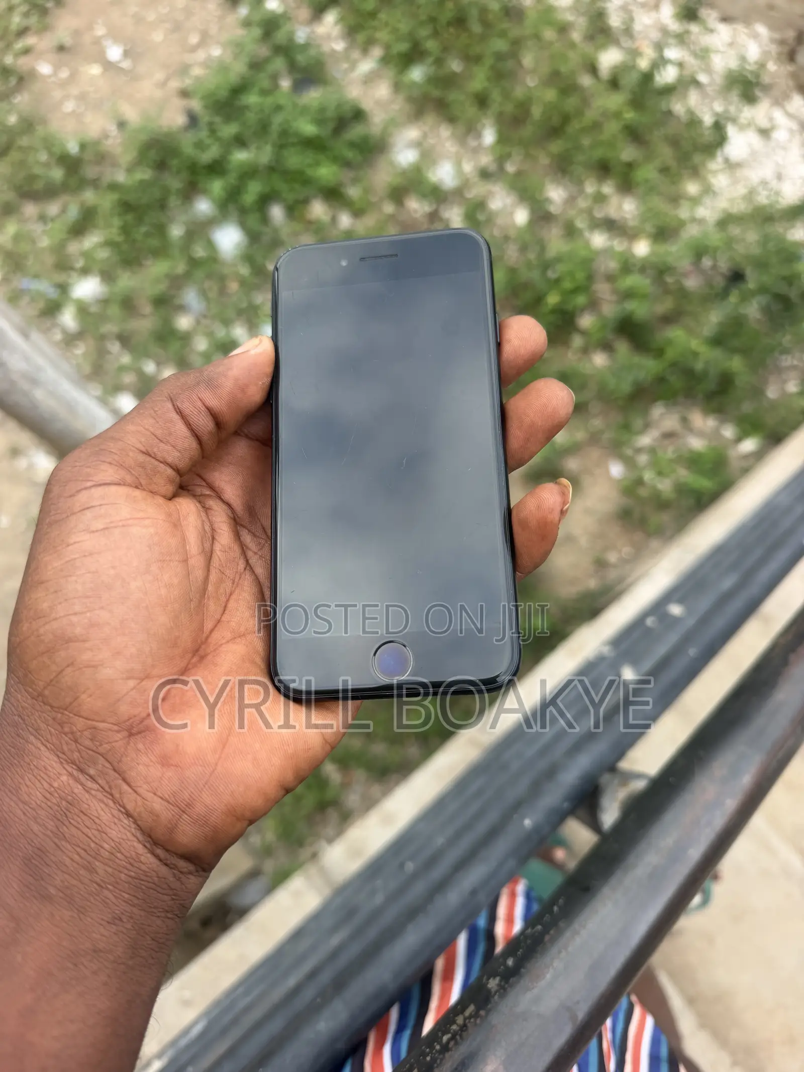 Apple iPhone SE (2022) 64 GB Gray