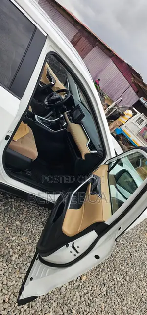 Toyota RAV4 XLE AWD 2019 White