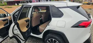 Toyota RAV4 XLE AWD 2019 White
