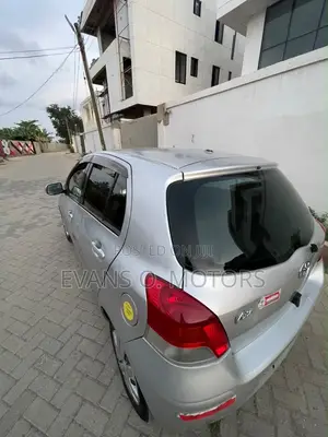 Toyota Vitz 2010 Silver
