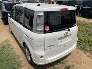Toyota Sienta 1.5 FWD 2013 White