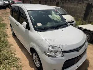 Toyota Sienta 1.5 FWD 2013 White