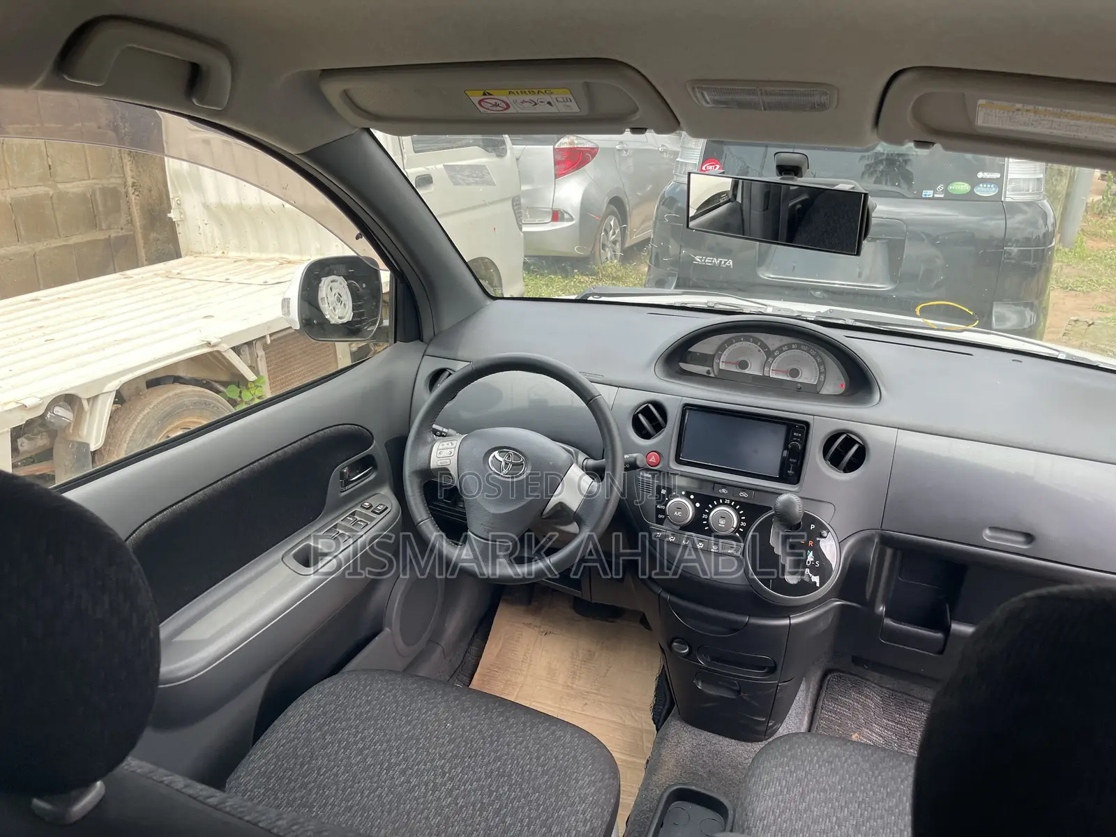 Toyota Sienta 1.5 FWD 2013 White