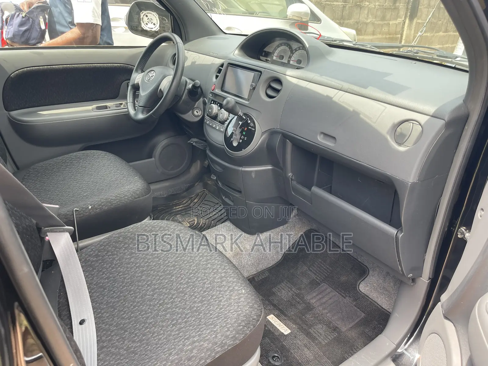 Toyota Sienta 1.5 FWD 2013 Black