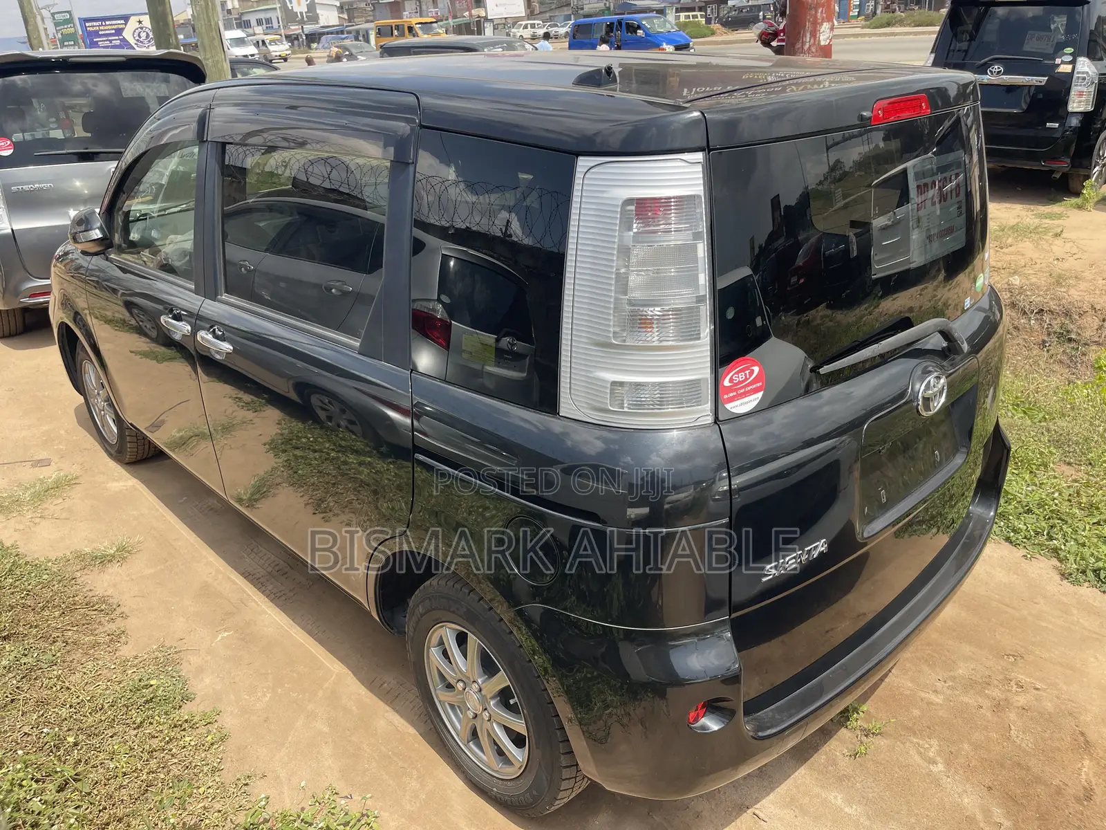 Toyota Sienta 1.5 FWD 2013 Black