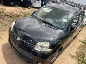 Toyota Sienta 1.5 FWD 2013 Black