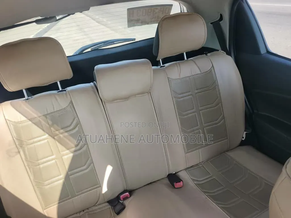 Toyota Vitz 2015 Silver