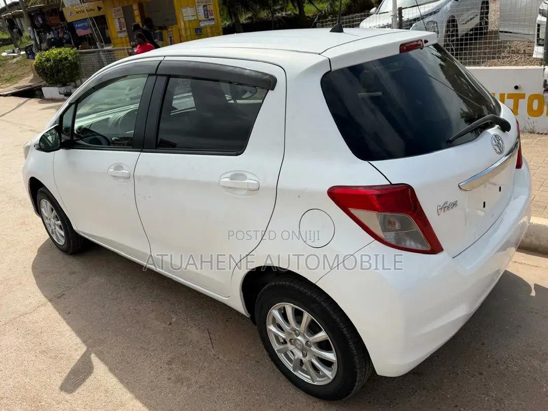 Toyota Vitz 1.3 AWD 5dr 2013 White