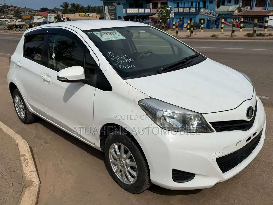 Toyota Vitz 1.3 AWD 5dr 2013 White