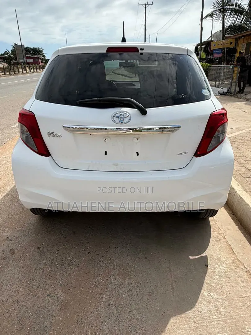 Toyota Vitz 1.3 AWD 5dr 2013 White