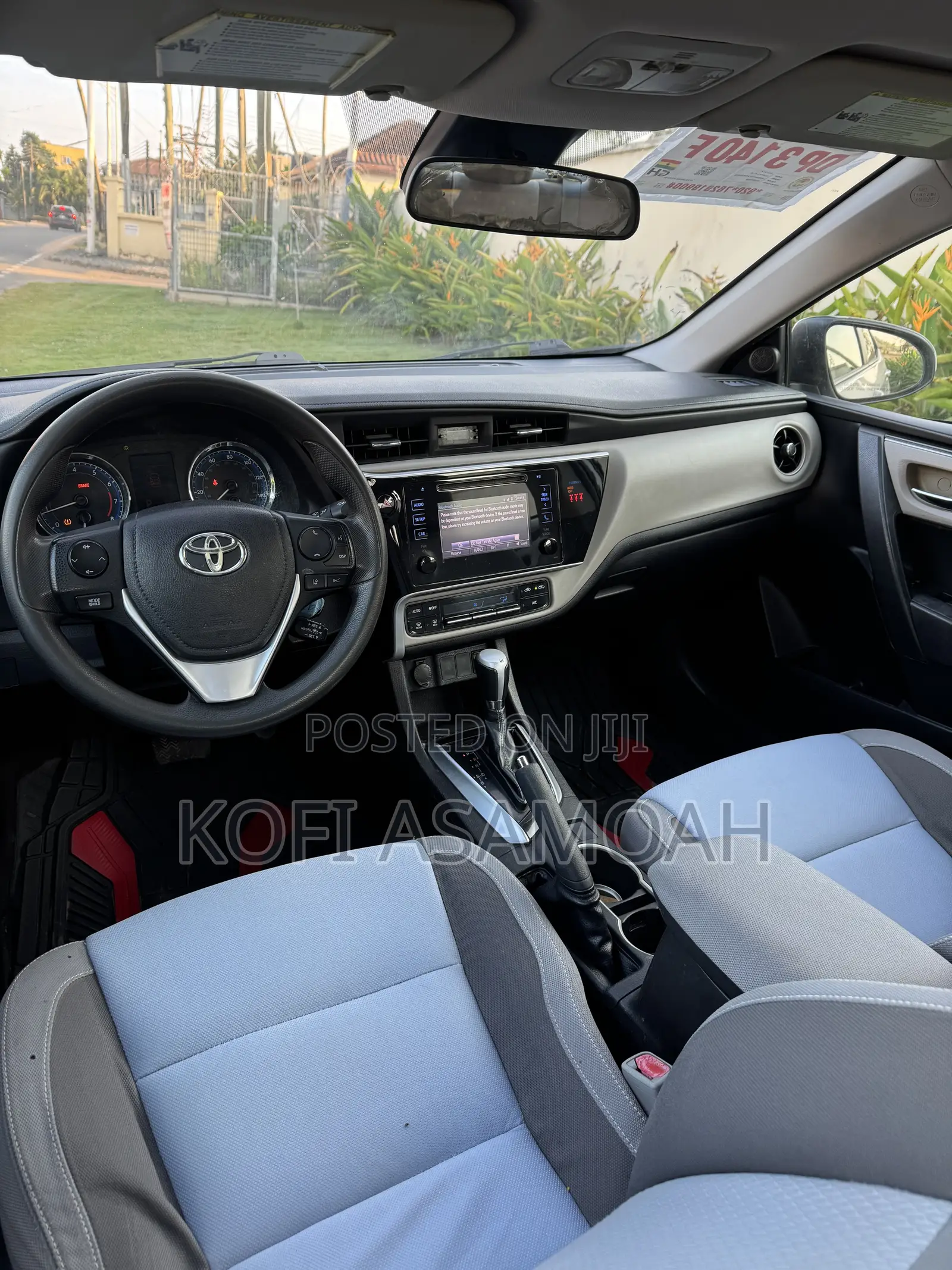 Toyota Corolla LE (1.8L 4cyl 2A) 2018 Silver