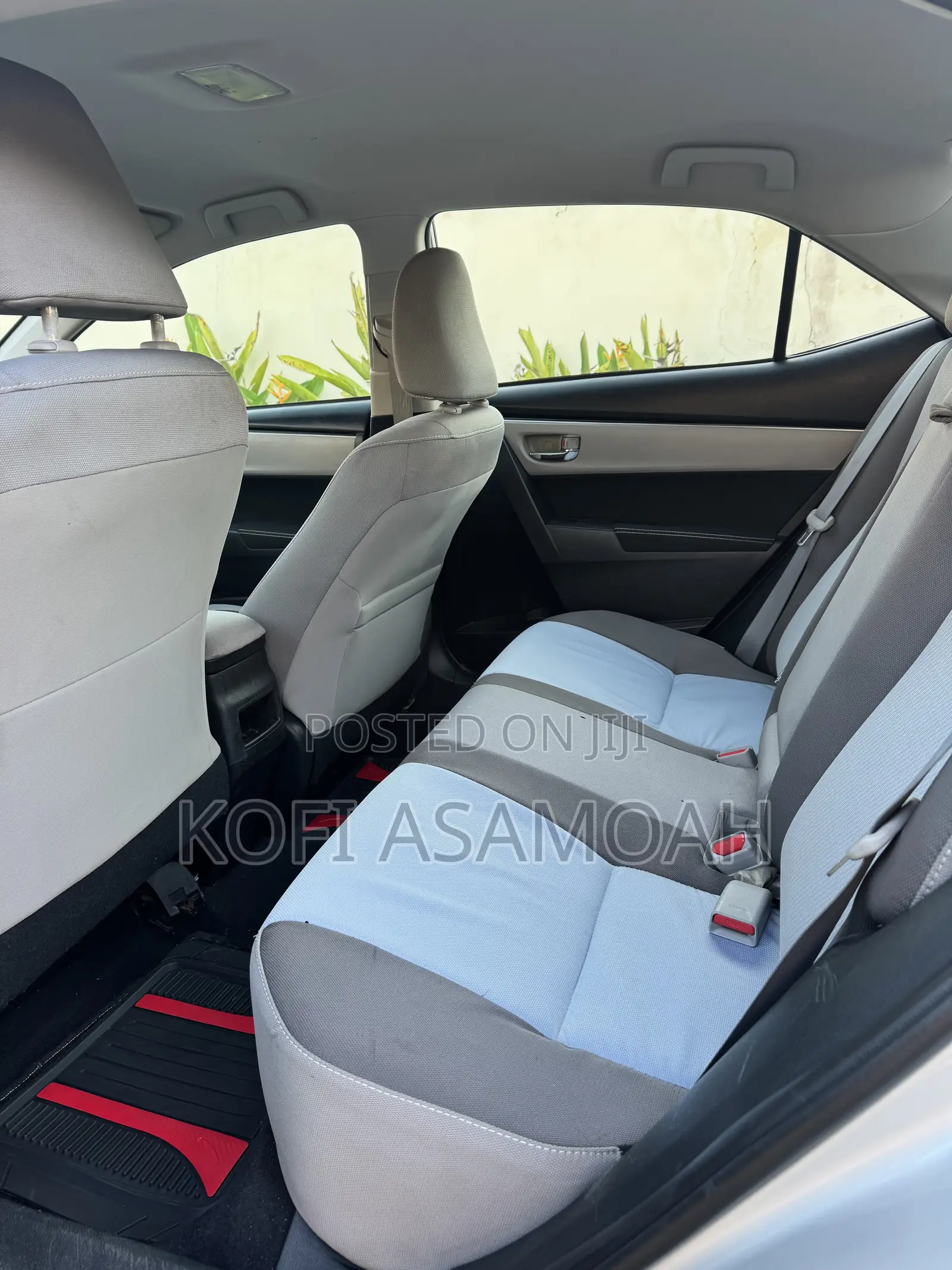 Toyota Corolla LE (1.8L 4cyl 2A) 2018 Silver