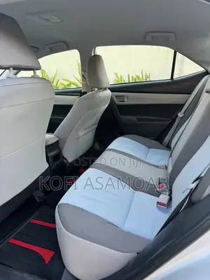 Toyota Corolla LE (1.8L 4cyl 2A) 2018 Silver
