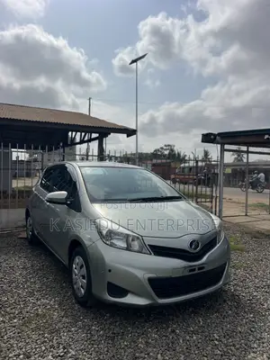 Toyota Vitz 1.3 AWD 3dr 2013 Silver