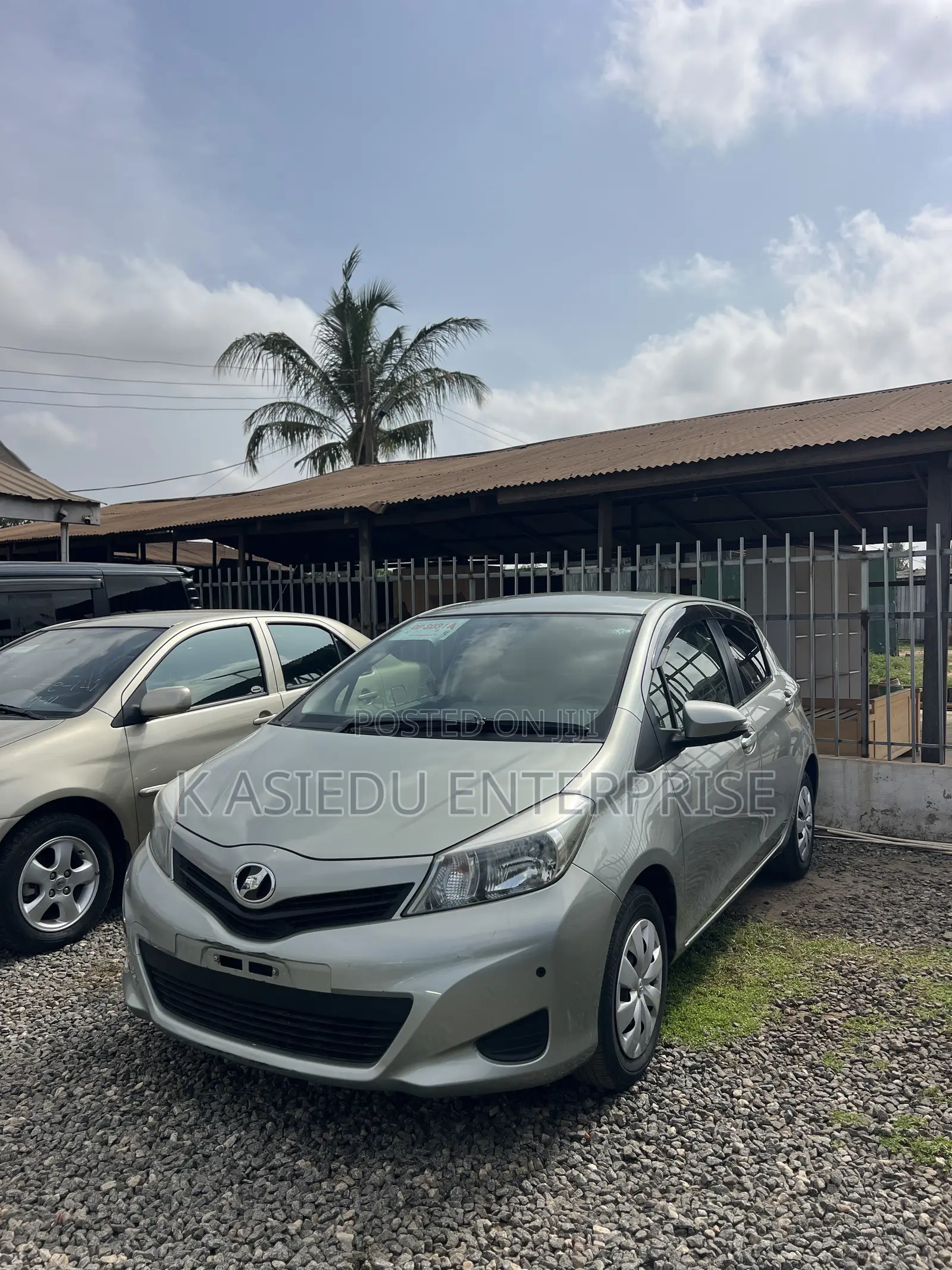 Toyota Vitz 1.3 AWD 3dr 2013 Silver