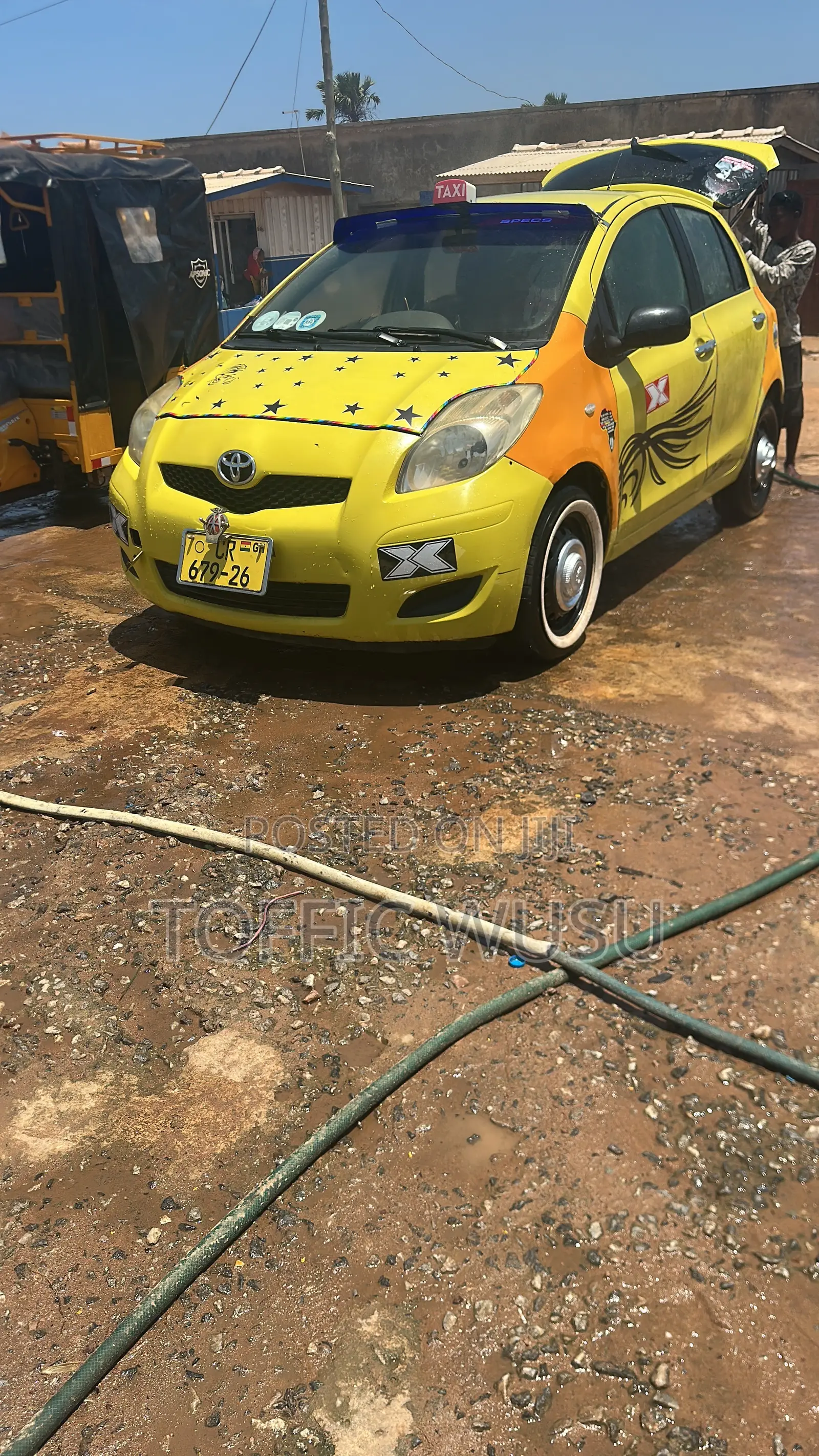 Toyota Yaris Base Hatchback 3dr 2010 Yellow