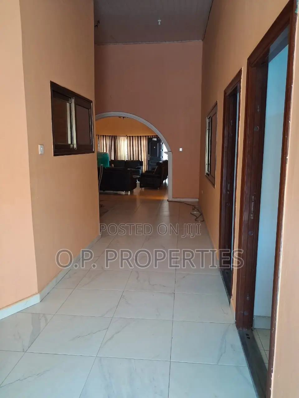 4bdrm House in Kwabenya Hills, Accra Metropolitan for sale