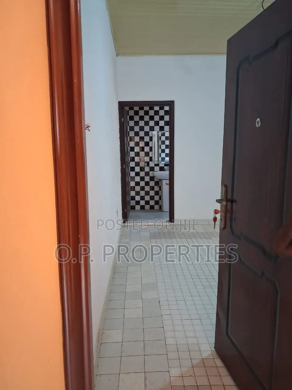 4bdrm House in Kwabenya Hills, Accra Metropolitan for sale