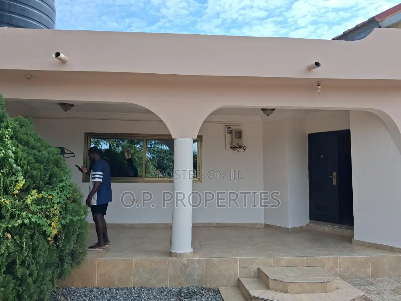 4bdrm House in Kwabenya Hills, Accra Metropolitan for sale
