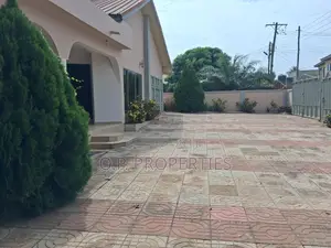 4bdrm House in Kwabenya Hills, Accra Metropolitan for sale