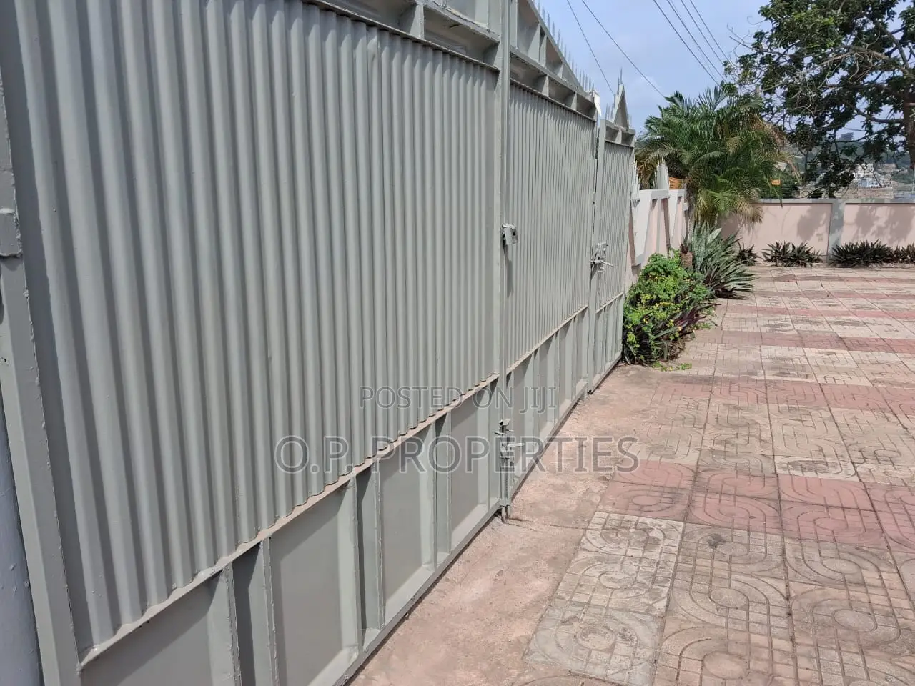 4bdrm House in Kwabenya Hills, Accra Metropolitan for sale