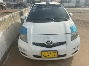 Toyota Vitz 1.0 FWD 5dr 2010 White