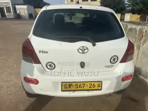 Toyota Vitz 1.0 FWD 5dr 2010 White