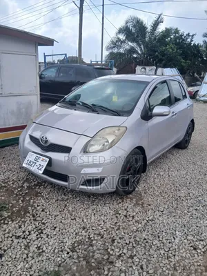 Toyota Vitz 1.3 FWD 5dr 2010 Silver