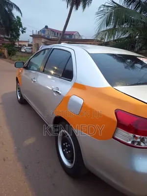 Toyota Yaris 1.5 Liftback 2009 Silver
