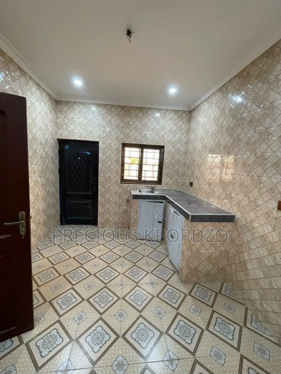 3bdrm Apartment in Botwe Highways, School Junction for rent
