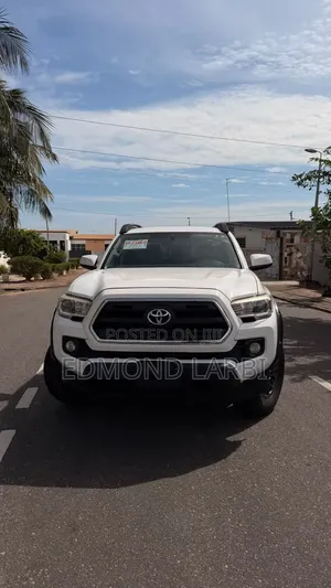 Toyota Tacoma 2017 White