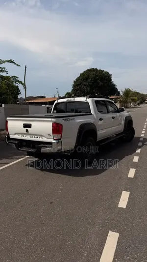 Toyota Tacoma 2017 White