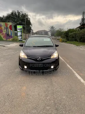 Toyota Vitz 1.3 FWD 5dr 2015 Burgundy