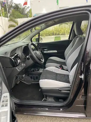 Toyota Vitz 1.3 FWD 5dr 2015 Burgundy