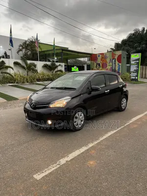 Toyota Vitz 1.3 FWD 5dr 2015 Burgundy