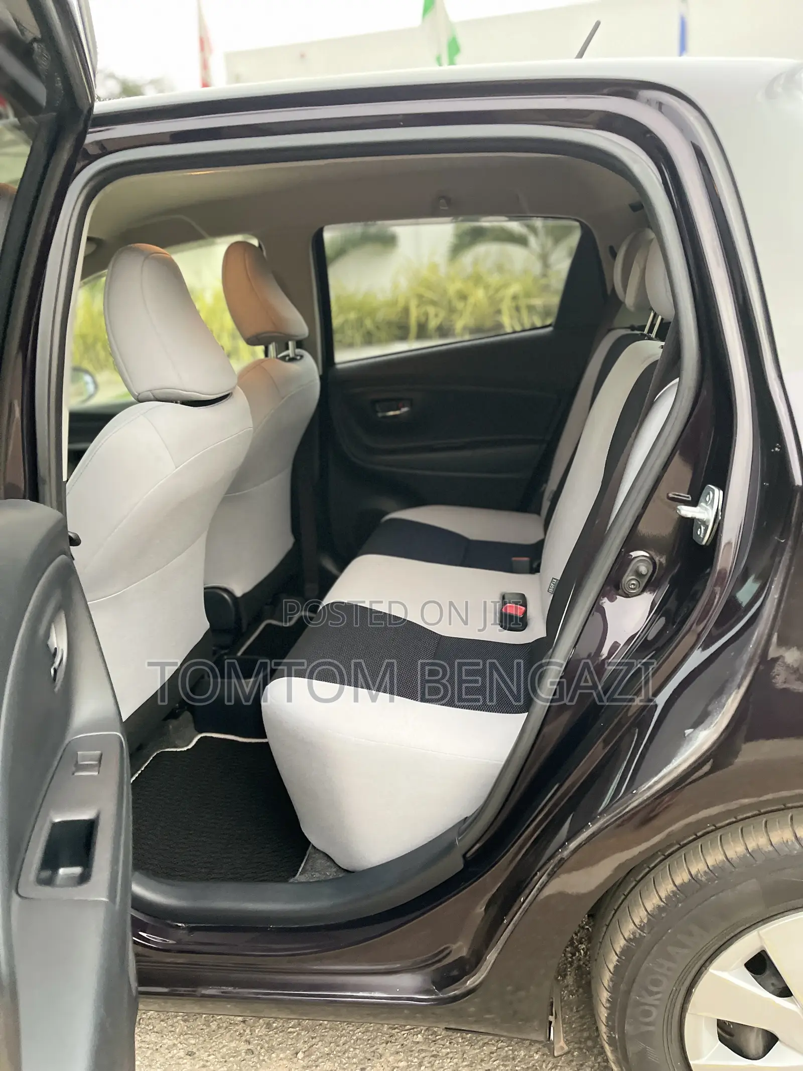 Toyota Vitz 1.3 FWD 5dr 2015 Burgundy