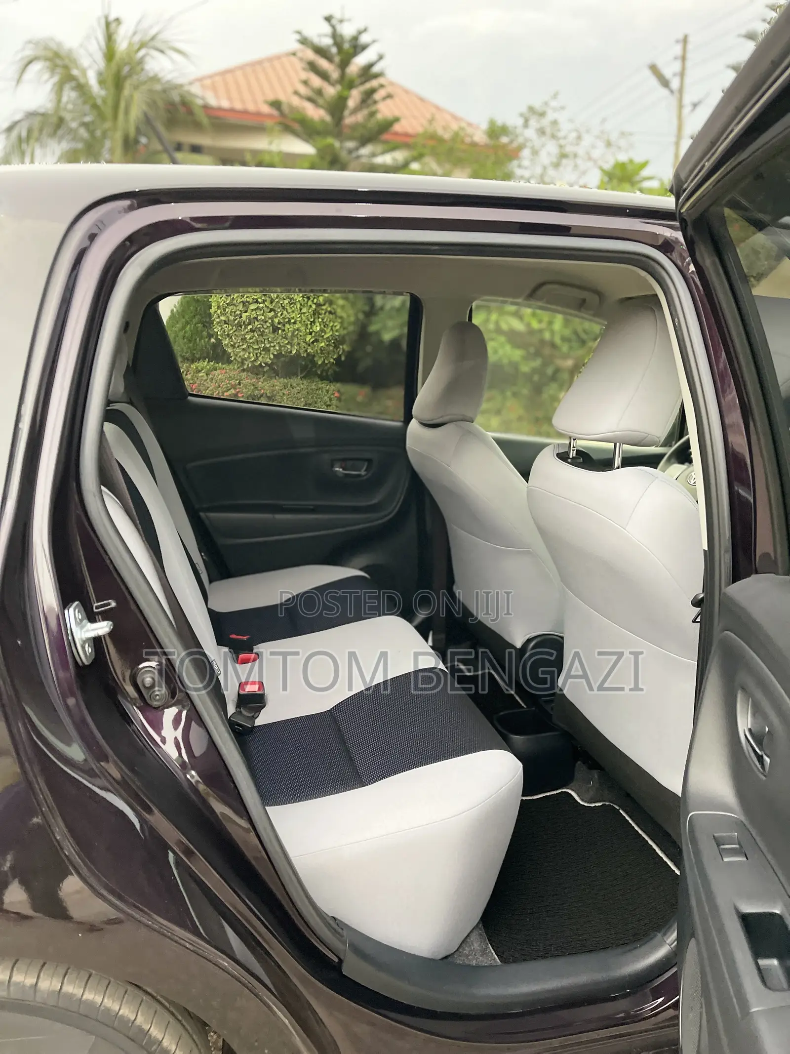 Toyota Vitz 1.3 FWD 5dr 2015 Burgundy