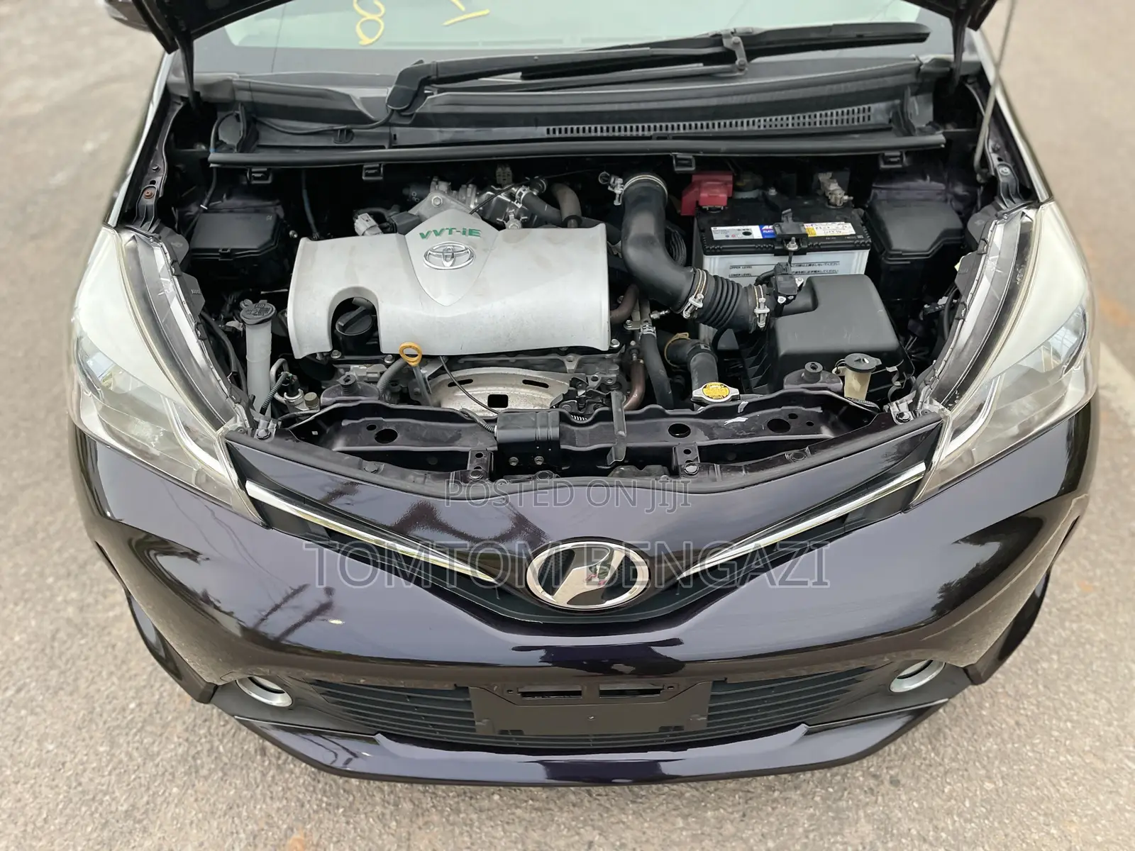 Toyota Vitz 1.3 FWD 5dr 2015 Burgundy